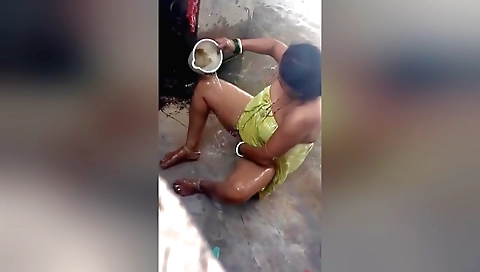 Mature Indian bhabhi is bathing in a hidden cam video