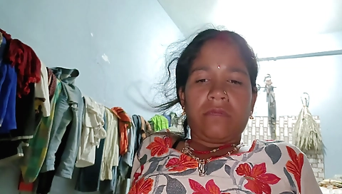 Hot amateur hairy indian girl in a tight dressing room