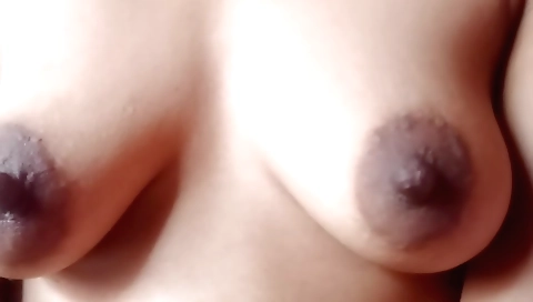 Indian solo female masturbating video with big penis