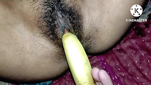 Indian girl with a shaved pussy is playing with her dildo