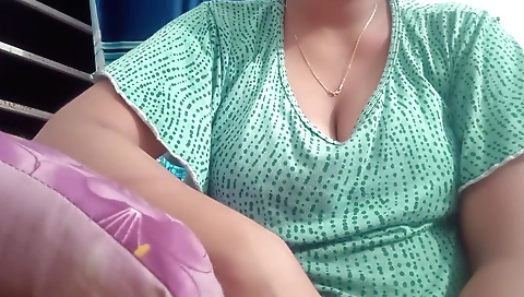 Solo girl with a sexy butt sucking and getting cum