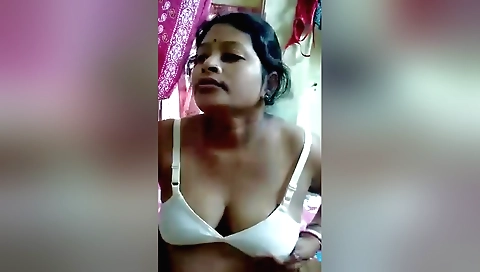 Boudi ridding getting a fuck in her tight hole on webcam