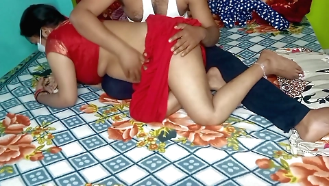 Indian girl shows her sexy body in the amateur sex video