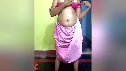 Indian solo clip with a beautiful teen in sexy outfit