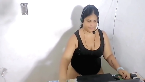 I'm going to cum on my stepmom's pussy in the bedroom