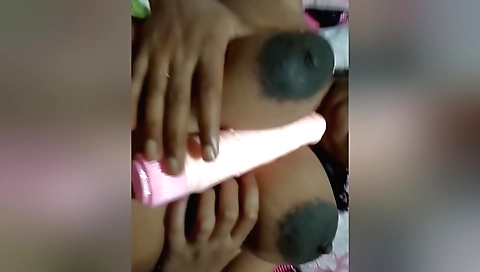 Indian brunette with a nice ass gets naked in solo