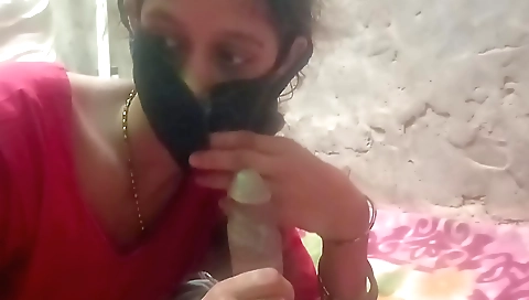 Amateur woman rides a dick in her amateur handjob movie
