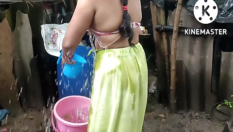 Naked brunette naked outdoor solo in a hot sex video