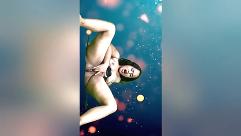 Indian girl shows off her big ass in solo porn video