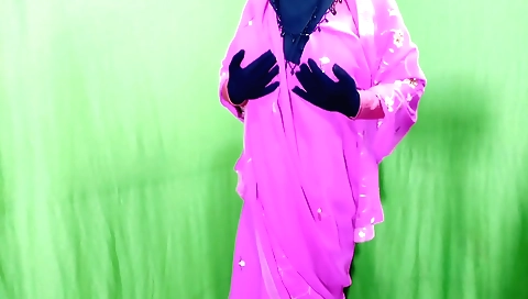 Indian bhabhi enjoys the attention she gets in her room