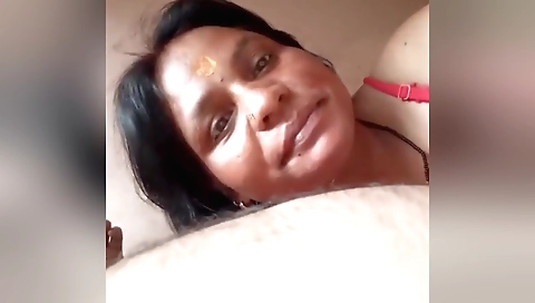 Indian brunette fucks herself in amateur solo clip
