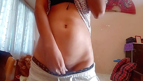 Amateur solo video with a big ass and a sexy pussy