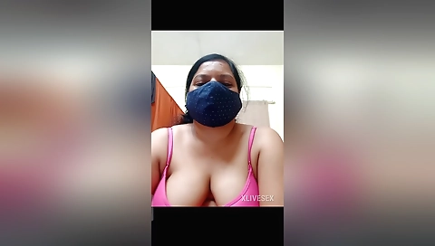 Bhabhi has a very hot body in this homemade solo video