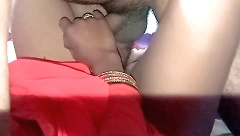 Desi bhabhi harp par akeli dekhi ne chut choudai ki
