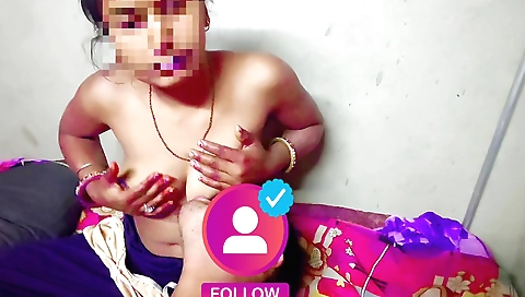Indian babe shows her natural body in a solo video