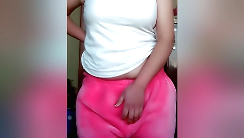 Sexy Indian slut gives a blowjob and gets her pussy licked