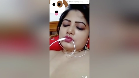 Amateur brunette shows her amazing body to you in this video