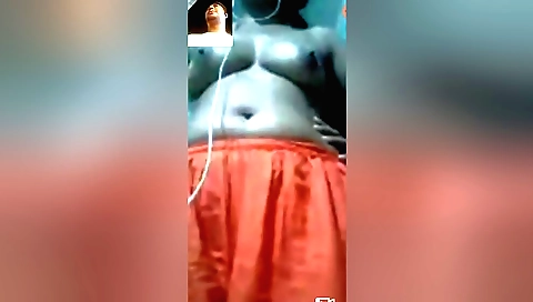 Indian amateur teen girl playing with her tits on cam