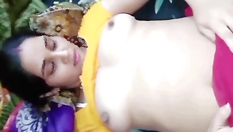 Indian amateur girl fucks a guy in her mouth and mouth