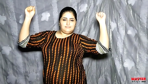 Indian girl with a big ass and a chubby body dancing