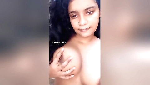 Indian amateur brunette shows her boobs in this scene