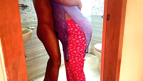 Indian mature in a towel shows her big booty and pussy