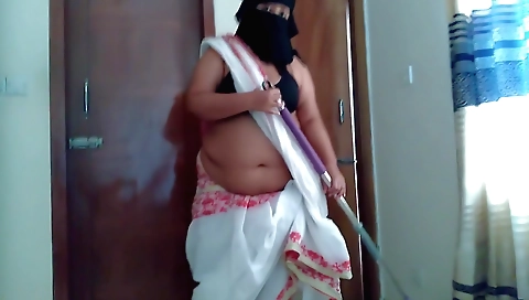 Busty amateur babe in a bikini and tunic is fucked