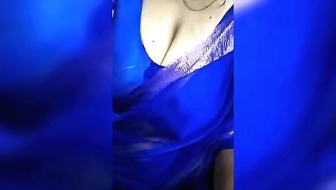Indian girl with a natural ass has one self-pleasing body