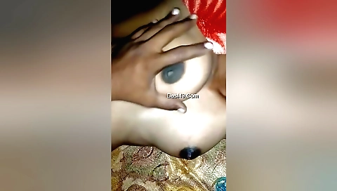 Indian girl with hairy pussy is doing a tight hairy pussy