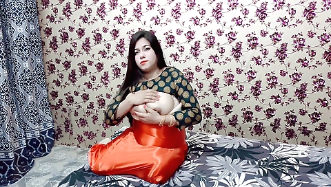 Amazing brunette with a very sexy body is showing me