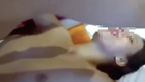 Indian bimbo with a small body makes you cum on her
