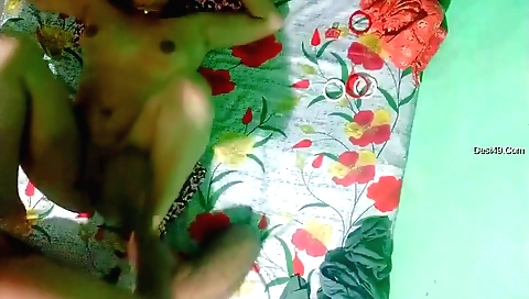 Hot amateur webcam chick fucks on webcam and is nailed