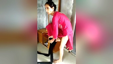 Indian brunette solo mom shows her beautiful pussy