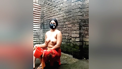 Indian girl shows her big boobs on the shower outside