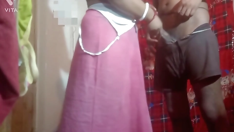 Indian hottie gives a handjob to my dick in hd video