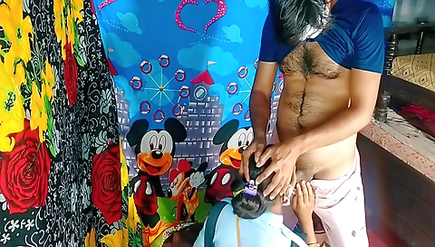 Amateur teen is fucking with a dildo to make money