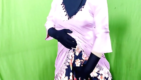 Indian housewife gets wet in front of black guy's face