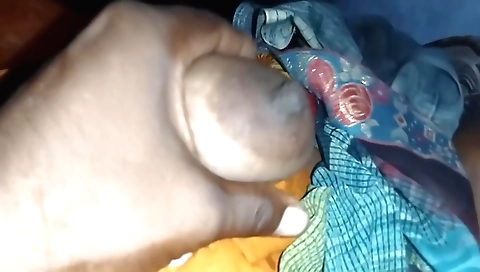 Indian amateur girl makes home video with her lover