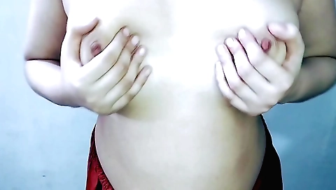 Amateur solo girl filmed naked and naked from behind