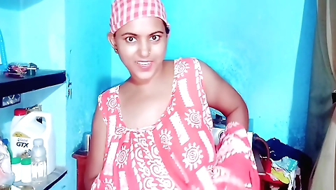 Indian solo female gets her pussy fucked in her bed