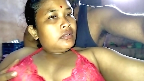 Indian girl gets her pussy fucked in the instrument
