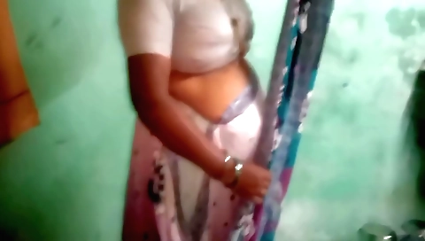 Indian housewife with big round breasts on camera 18+ video